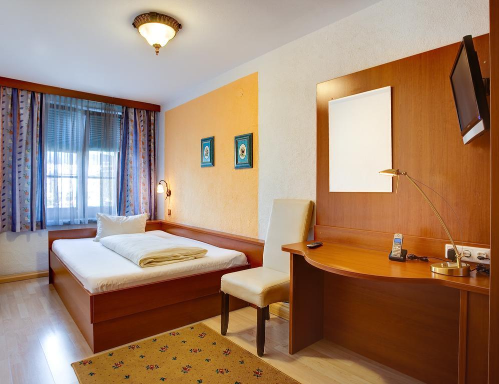Cityhotel Schwarzer Baer Инсбрук Номер фото